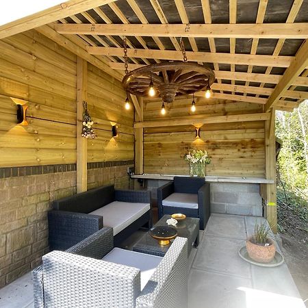 Riverside 2 Bedroom Townhouse With Car Charger Abergavenny Zewnętrze zdjęcie