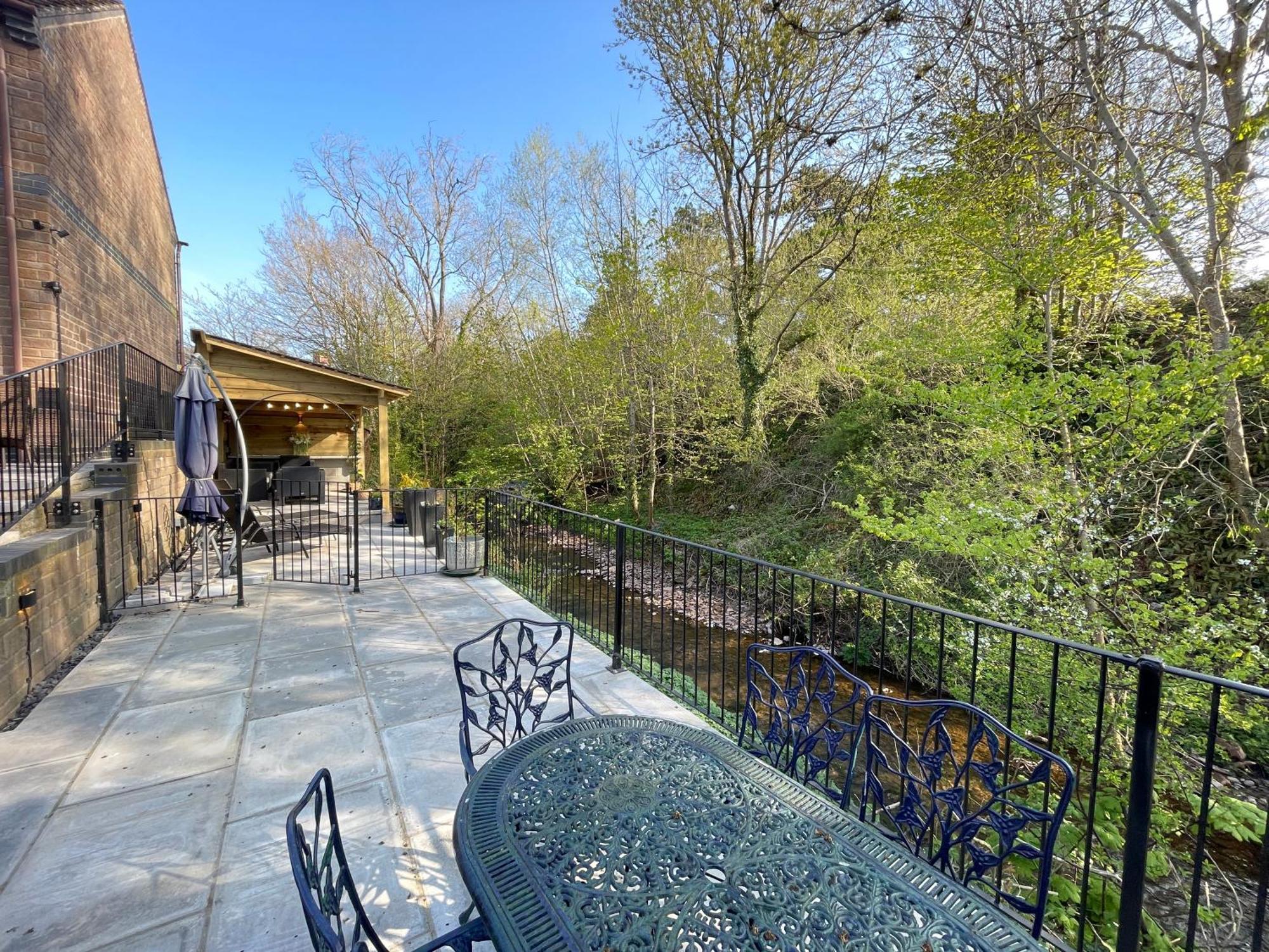 Riverside 2 Bedroom Townhouse With Car Charger Abergavenny Zewnętrze zdjęcie